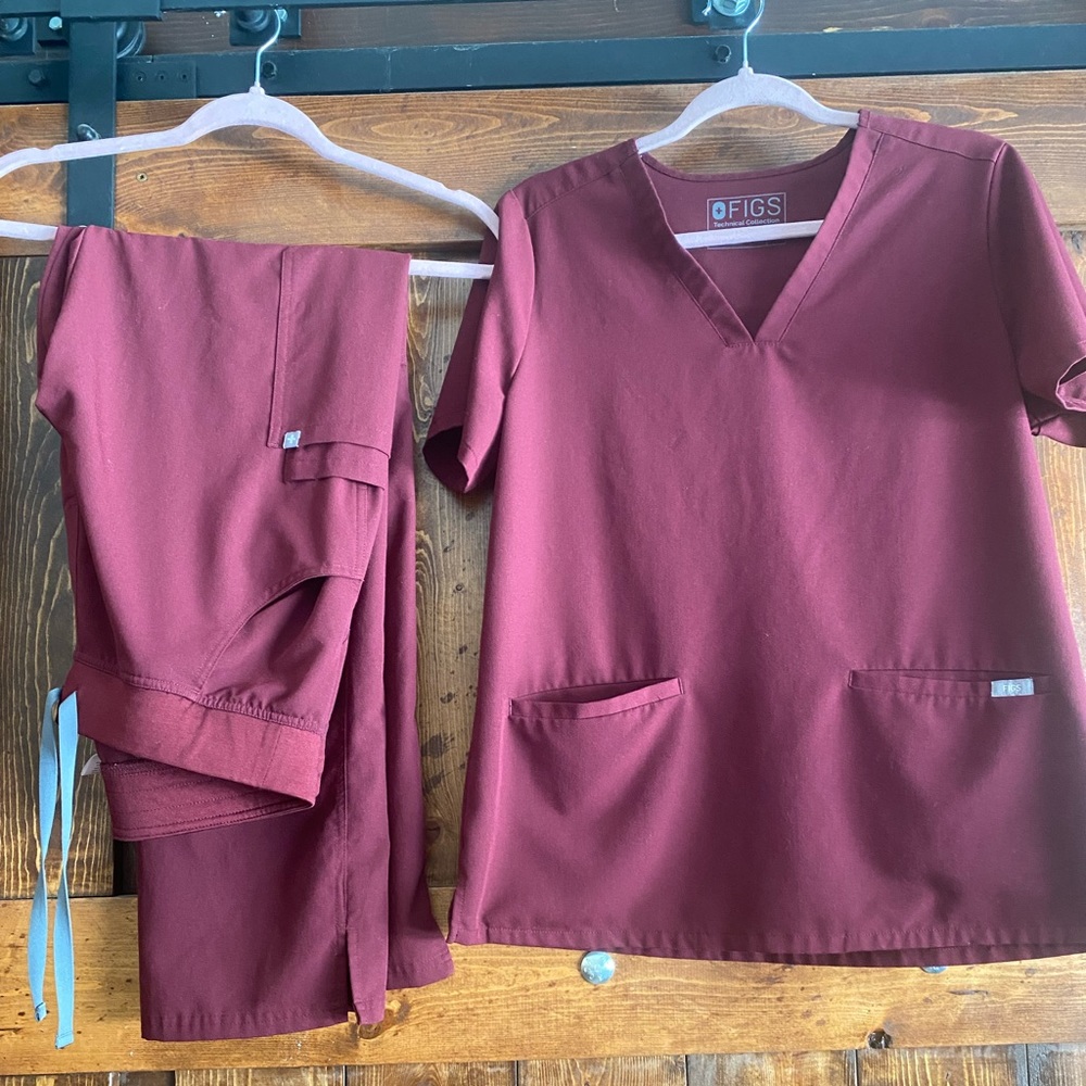 Maroon Figs